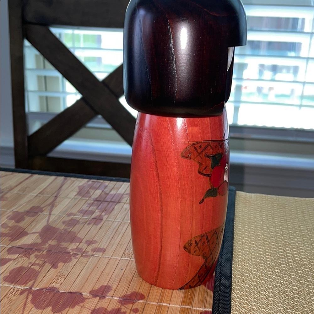 Beautiful kokeshi with kimono and flowers. - Picture 5 of 7
